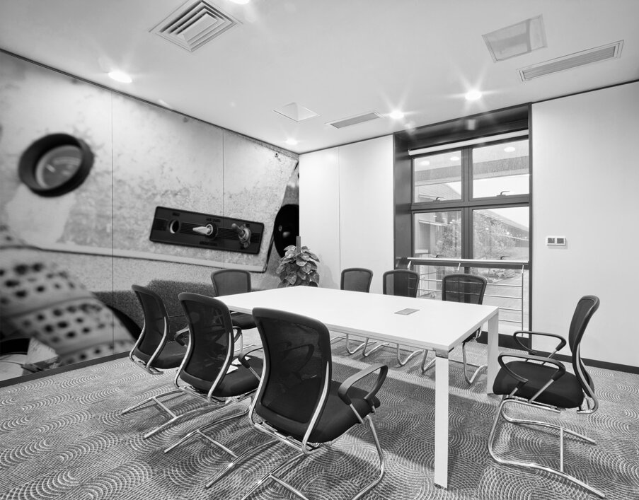 Shipshape Decay: Close-Up Captures Wall Printing