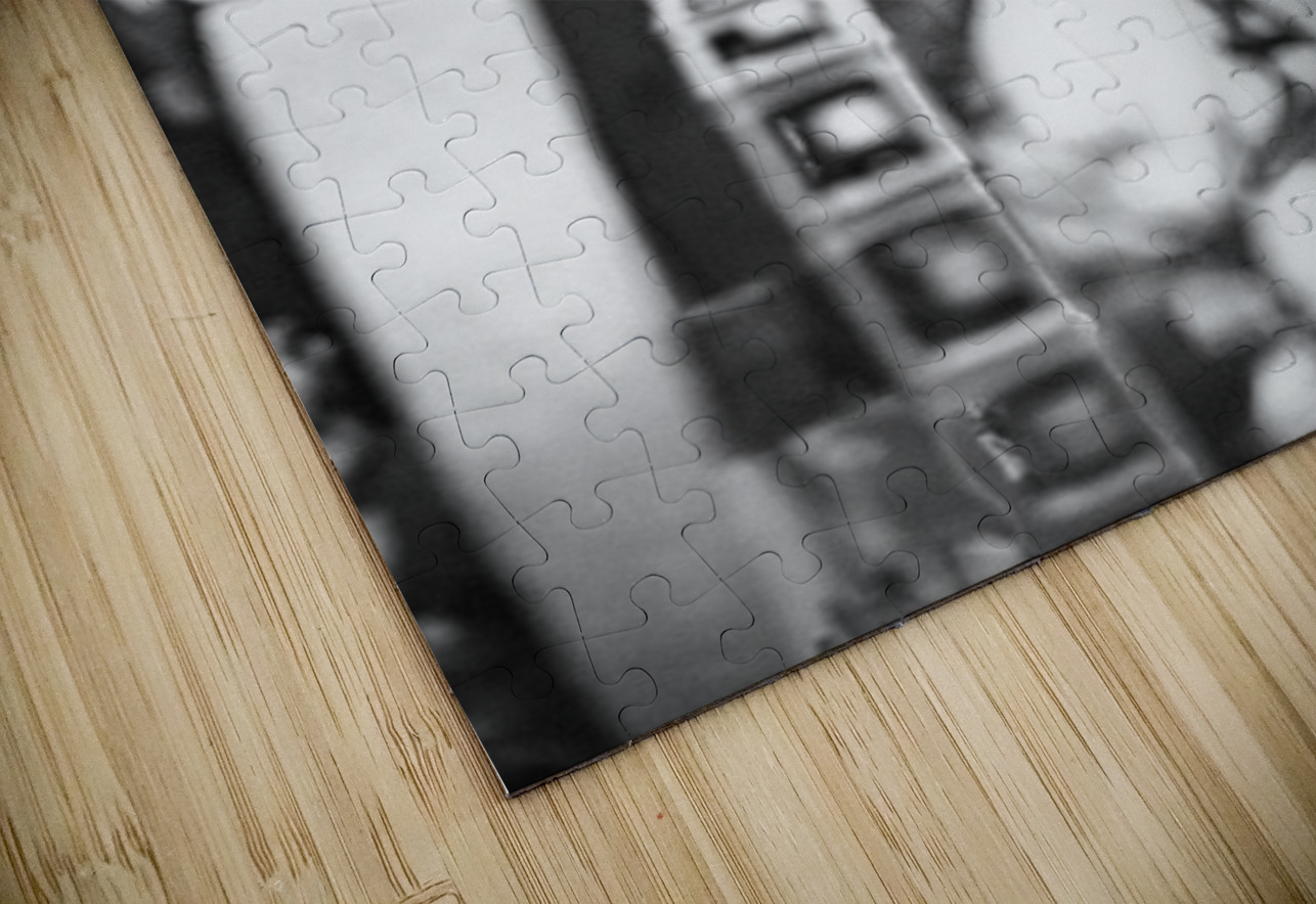 Rustic Relic   Worn Chain Dream World Images Puzzle